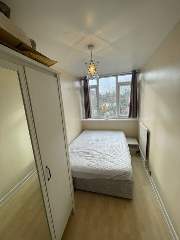 Room Stewarts Road in Greater London