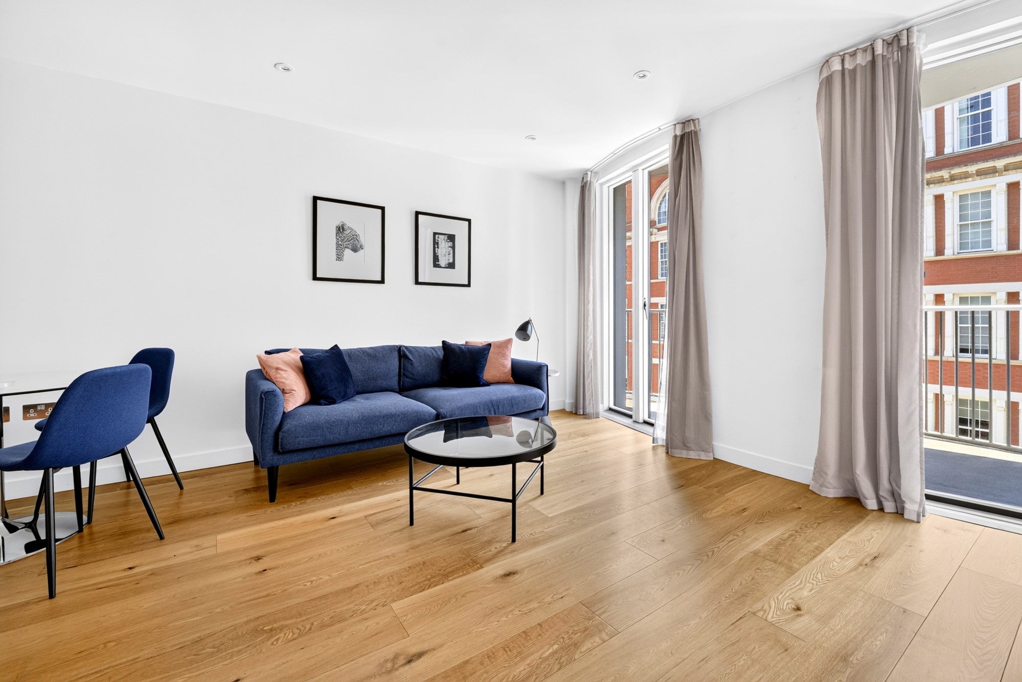 Flat Essex Road in Greater London