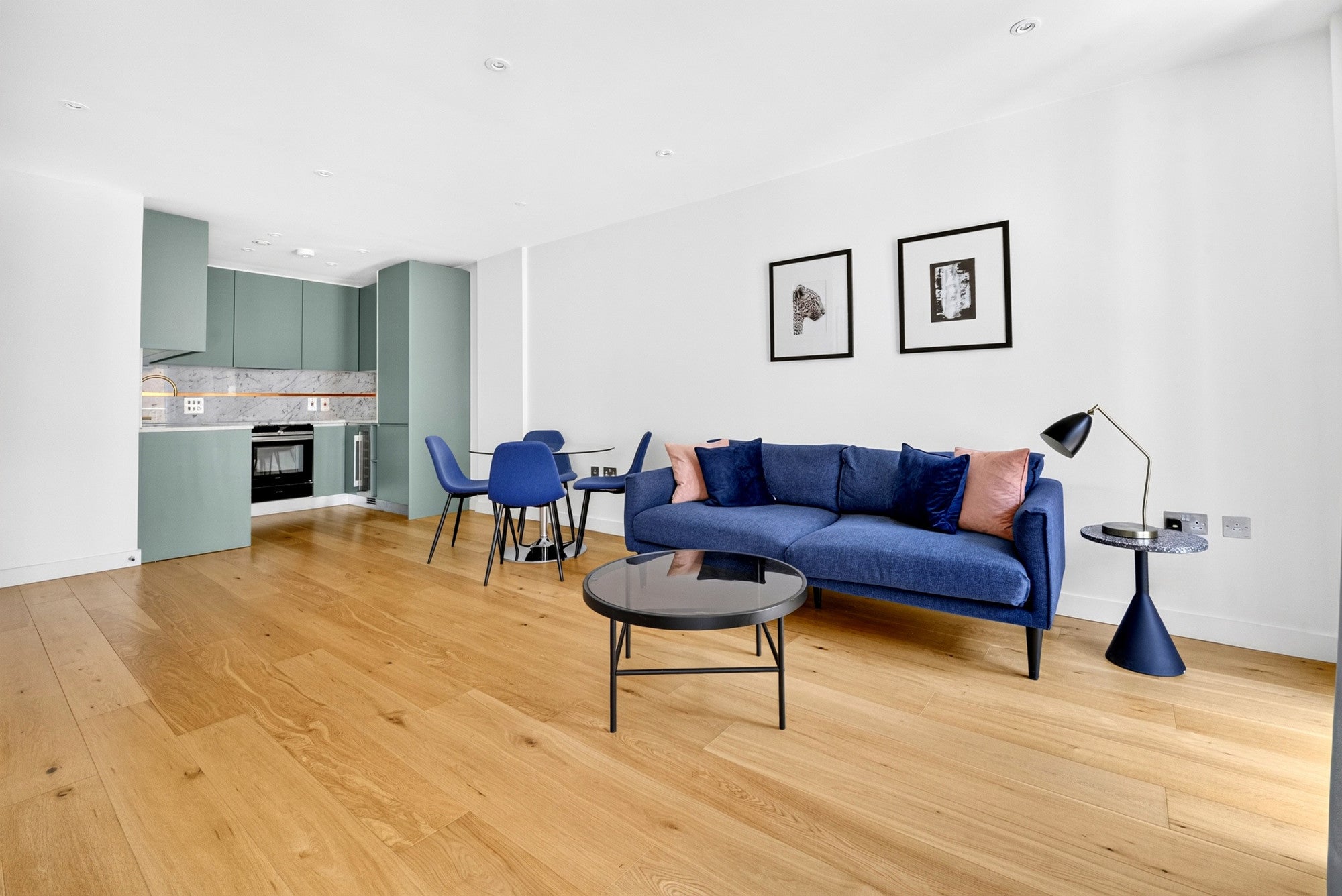 Flat Essex Road in Greater London