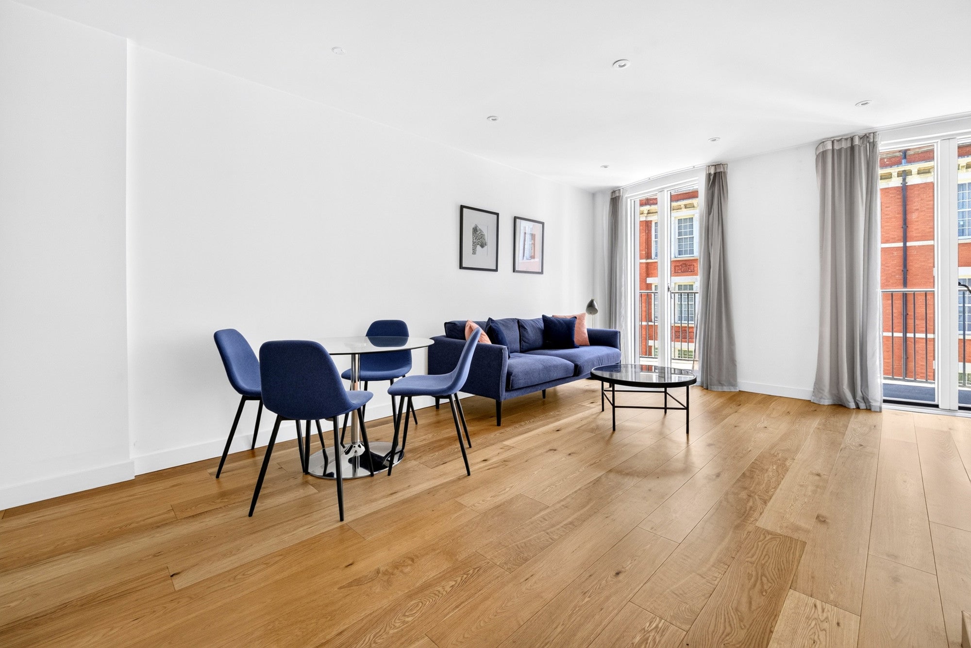 Flat Essex Road in Greater London