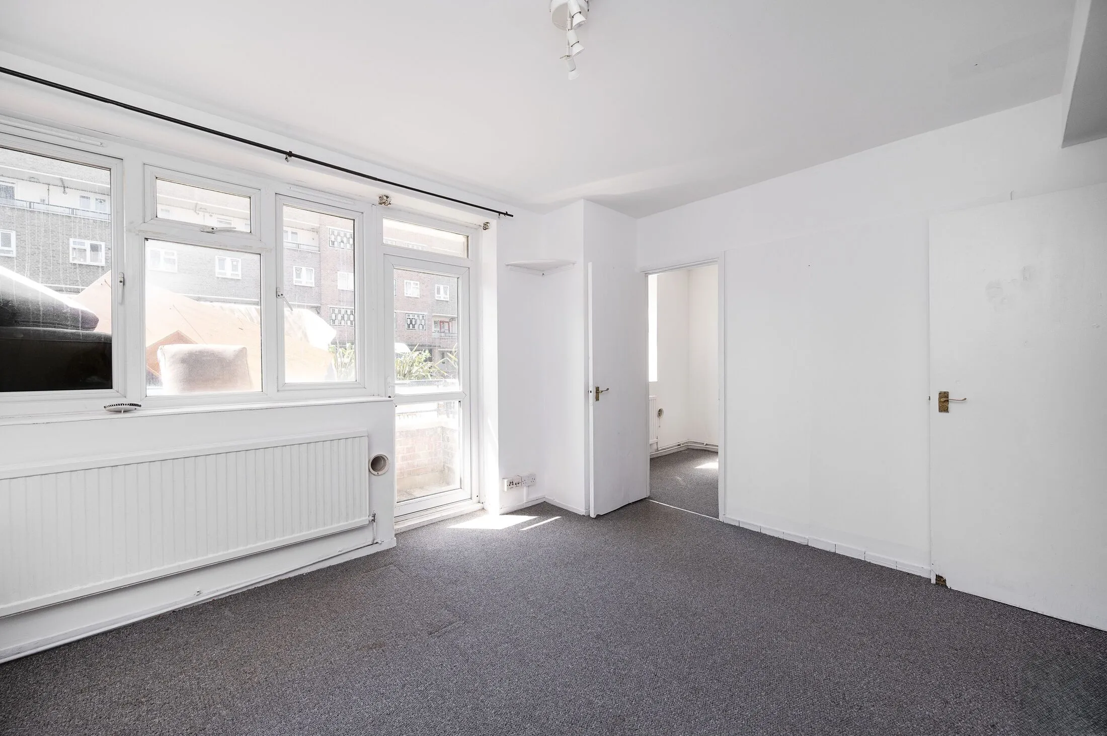 Flat Paragon Road in Greater London