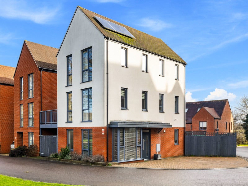 House Chaucher Gardens in Greater London