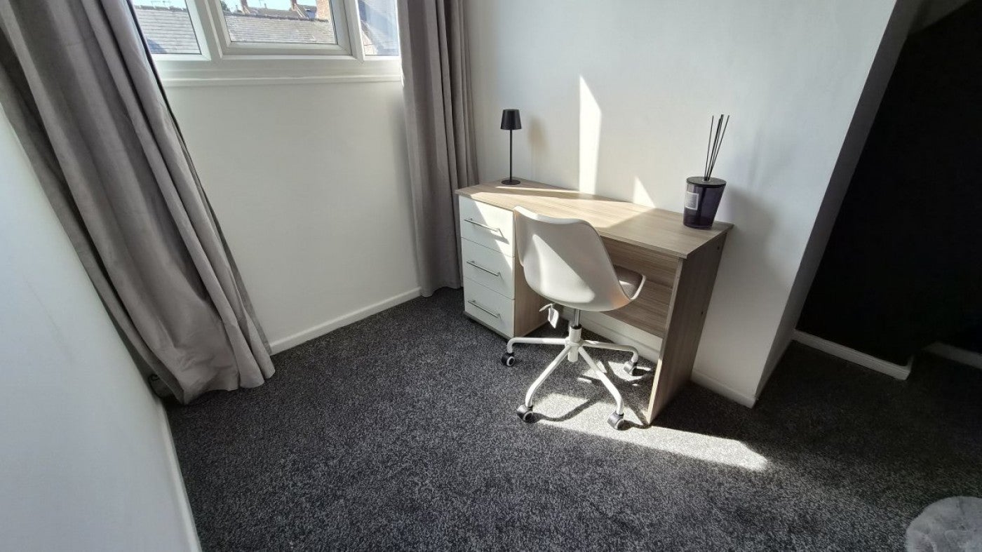 Room Corporation Street in Barnsley
