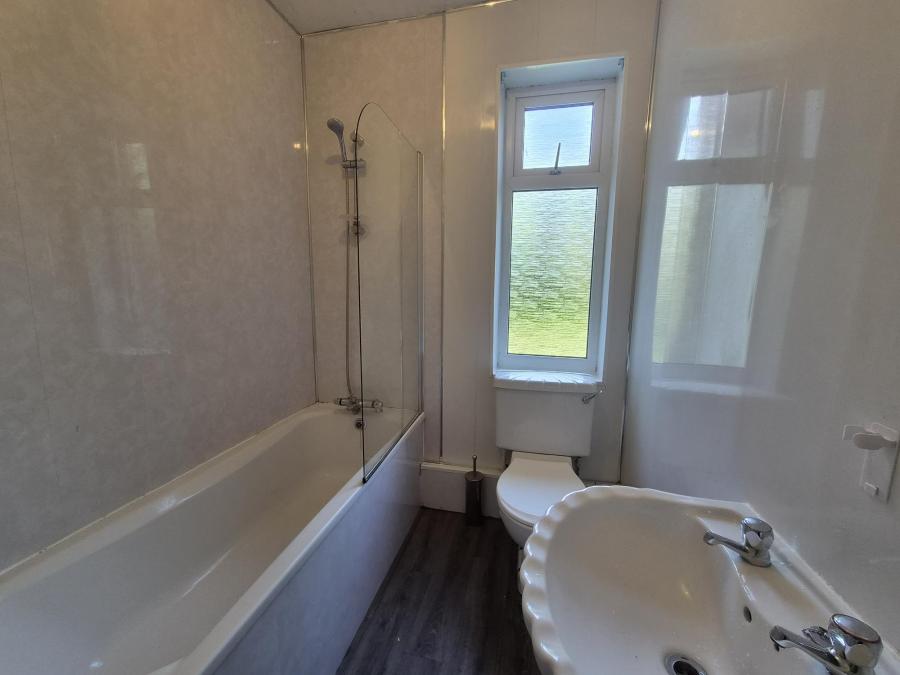 Flat Ferndene Grove in Newcastle upon Tyne