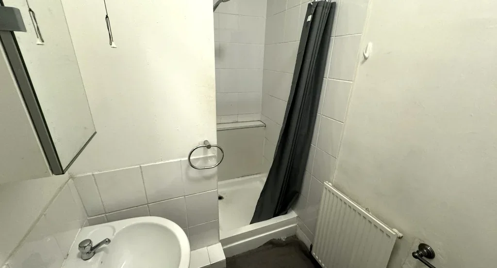 Room Walker Road in Aberdeen City