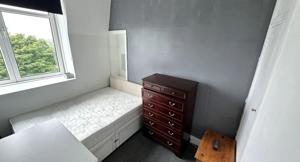 Room Walker Road in Aberdeen City