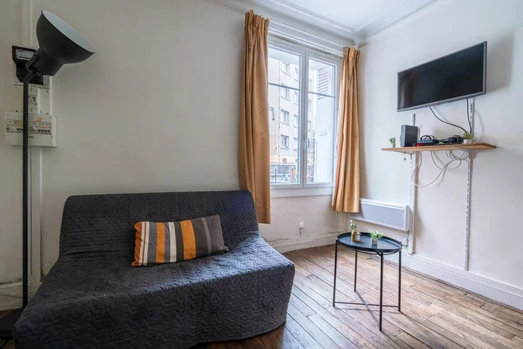 Flat Boulevard Bessières in Paris