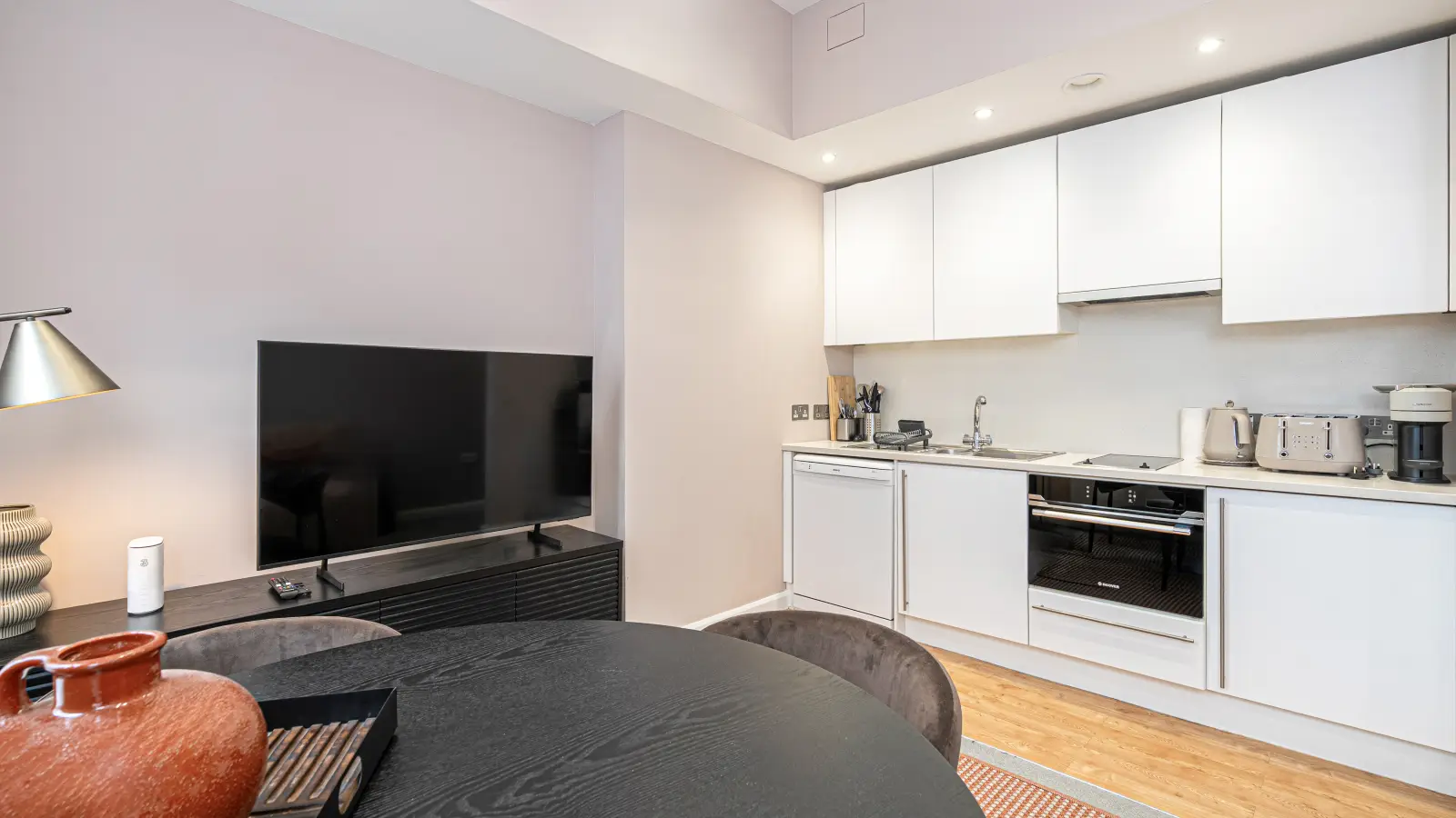 Flat Holyrood Street in Greater London