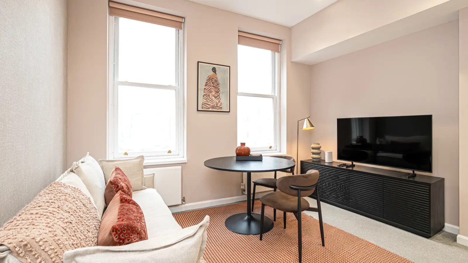Flat Holyrood Street in Greater London
