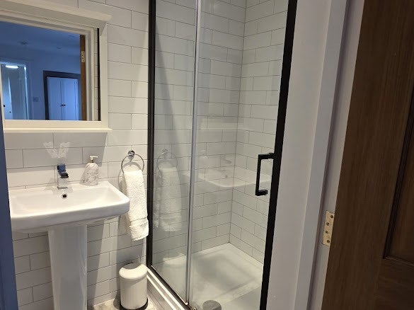 Room Alexandra Drive in Greater London