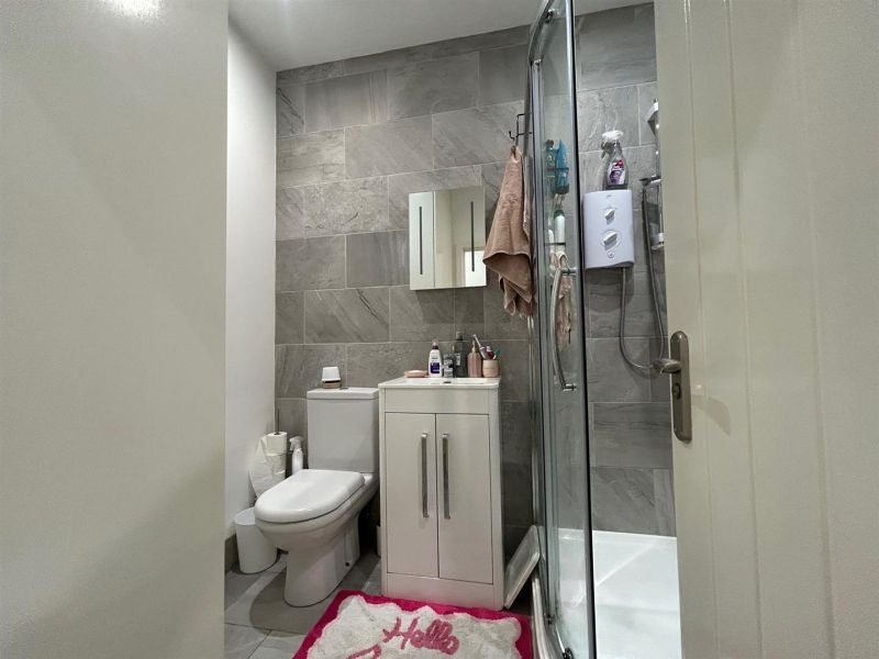Flat Ringwood Road in Ferndown