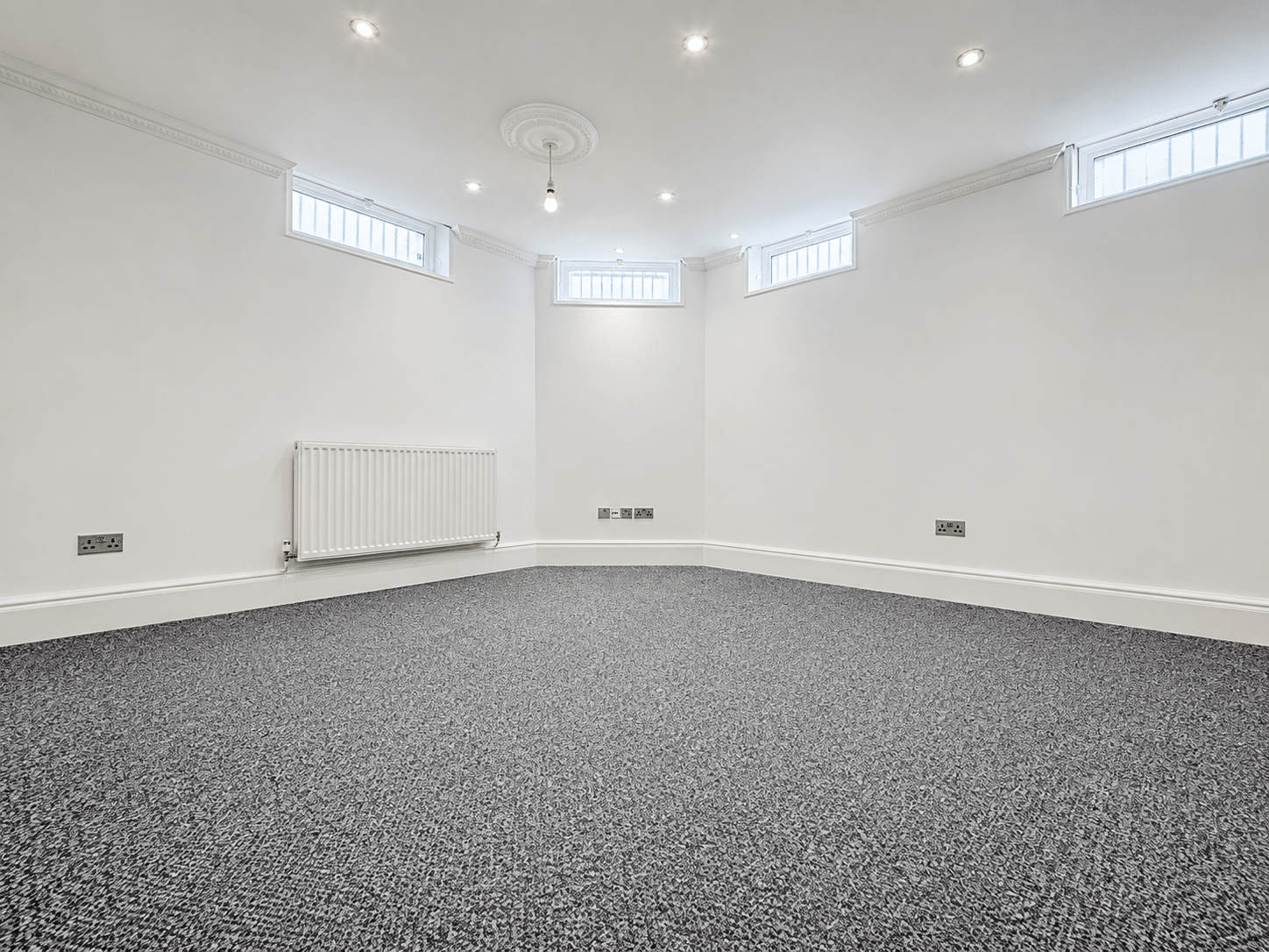 Flat Manse Road in Greater London