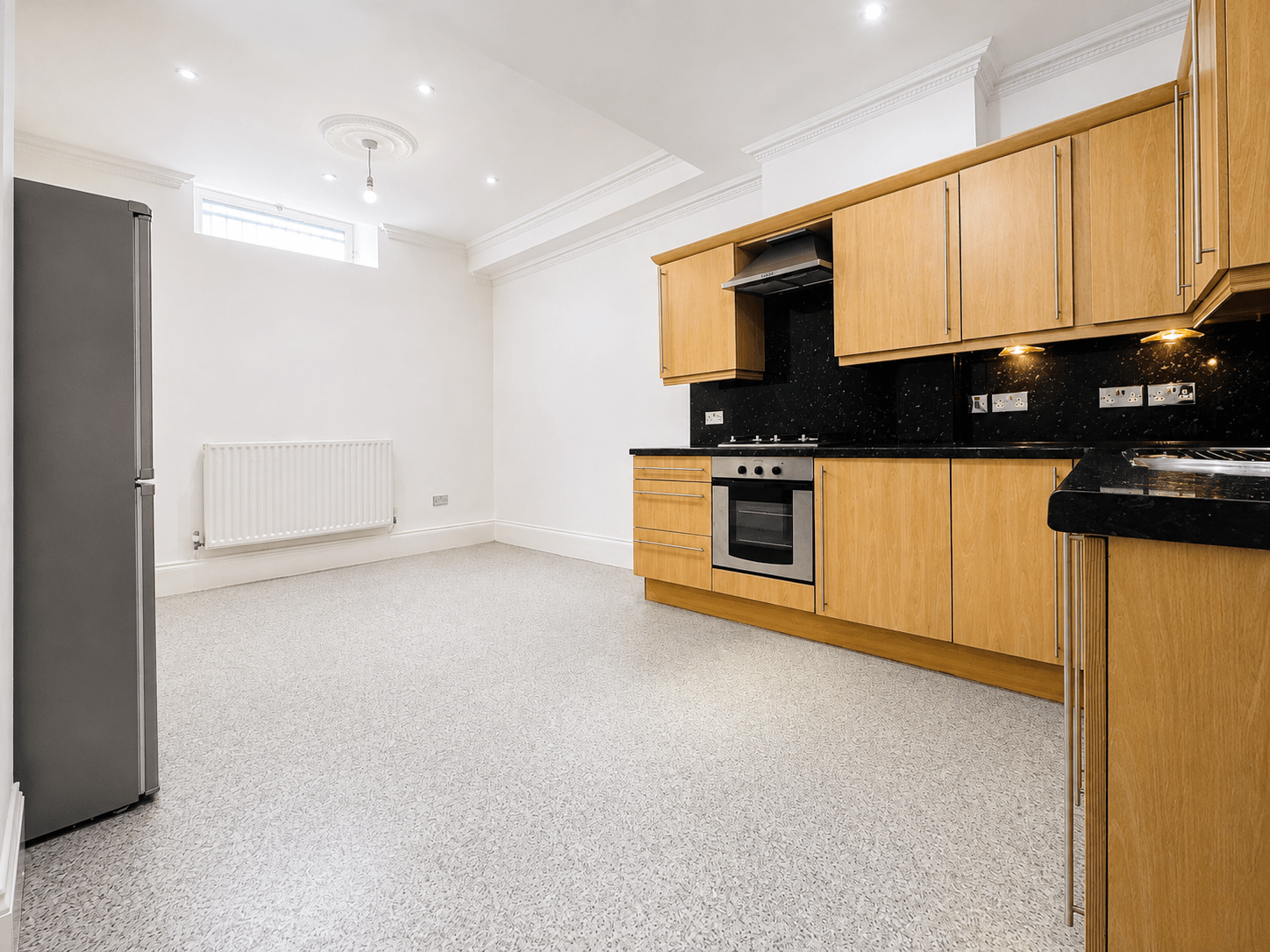 Flat Manse Road in Greater London