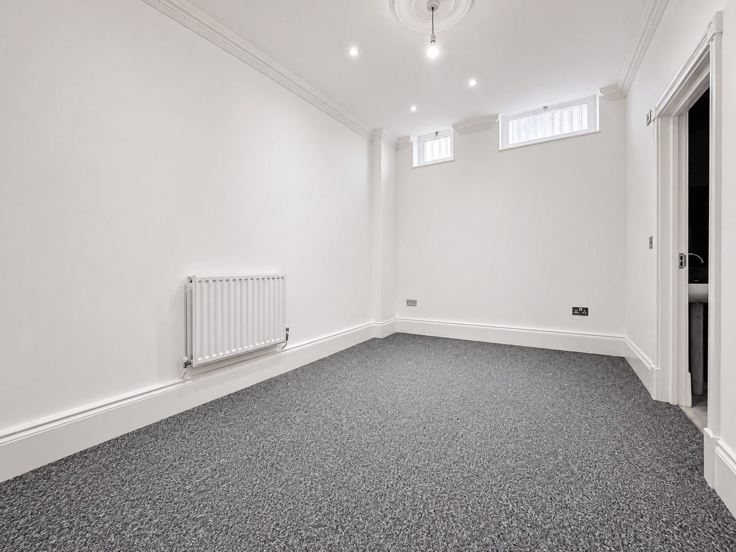 Flat Manse Road in Greater London
