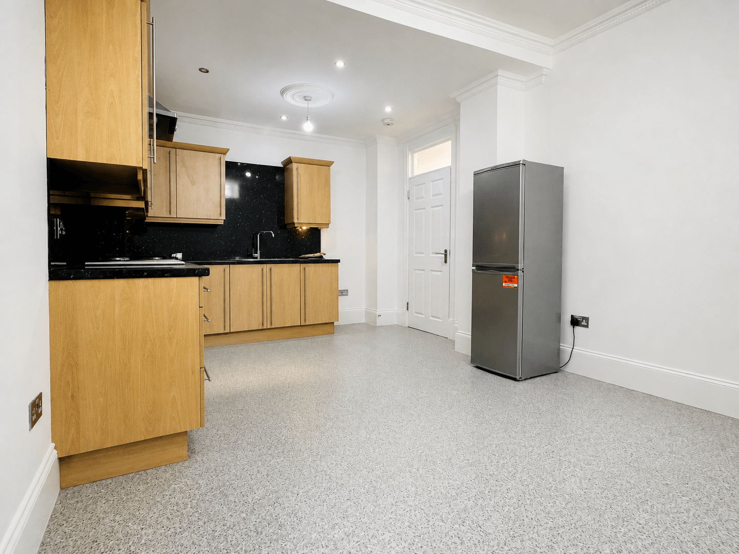 Flat Manse Road in Greater London