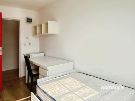 Room Crendon Street in High Wycombe