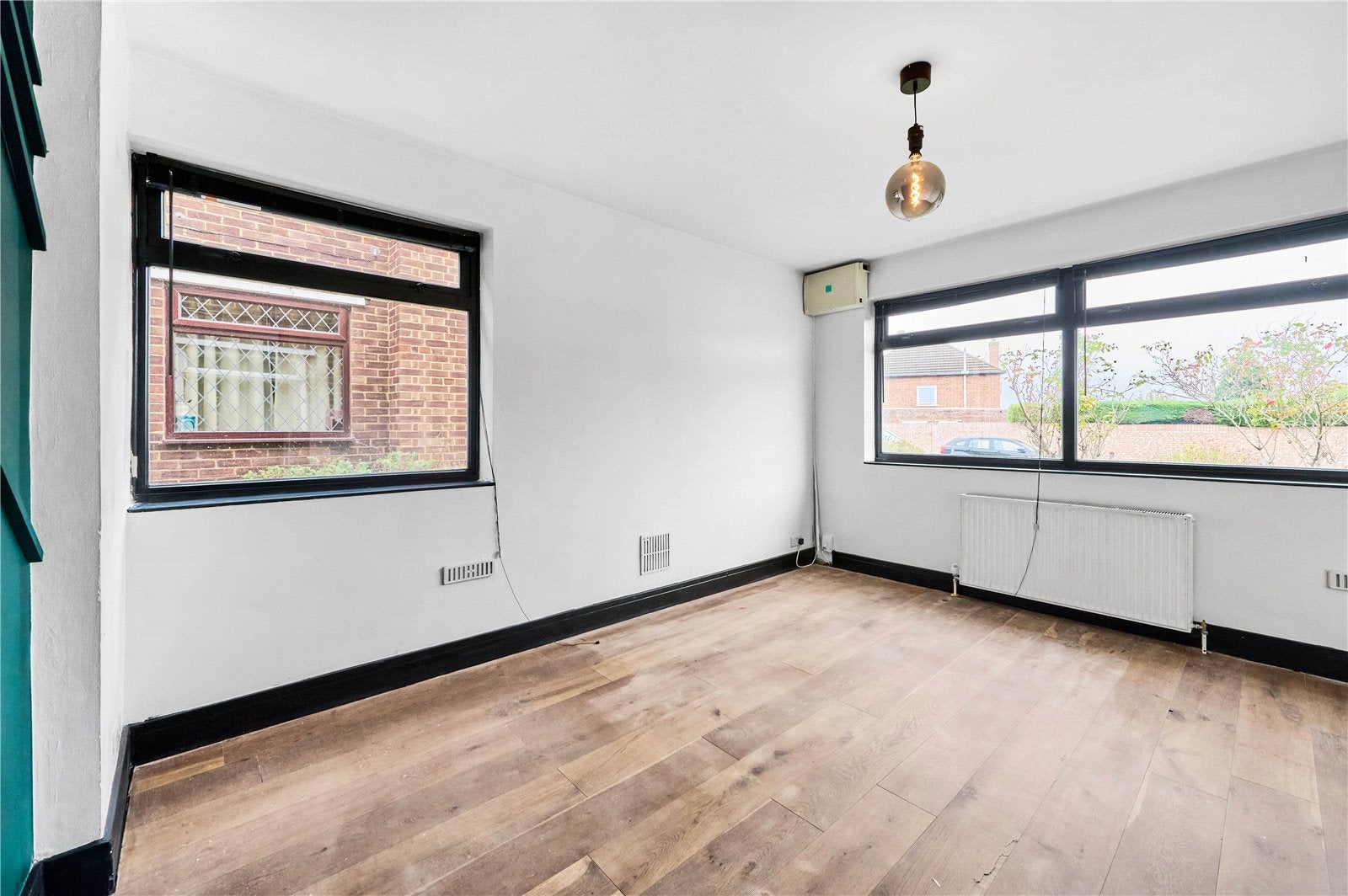 Flat Bromhedge in Greater London