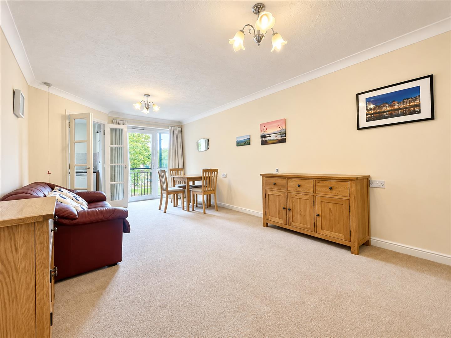 Flat Devon Close in Sandhurst