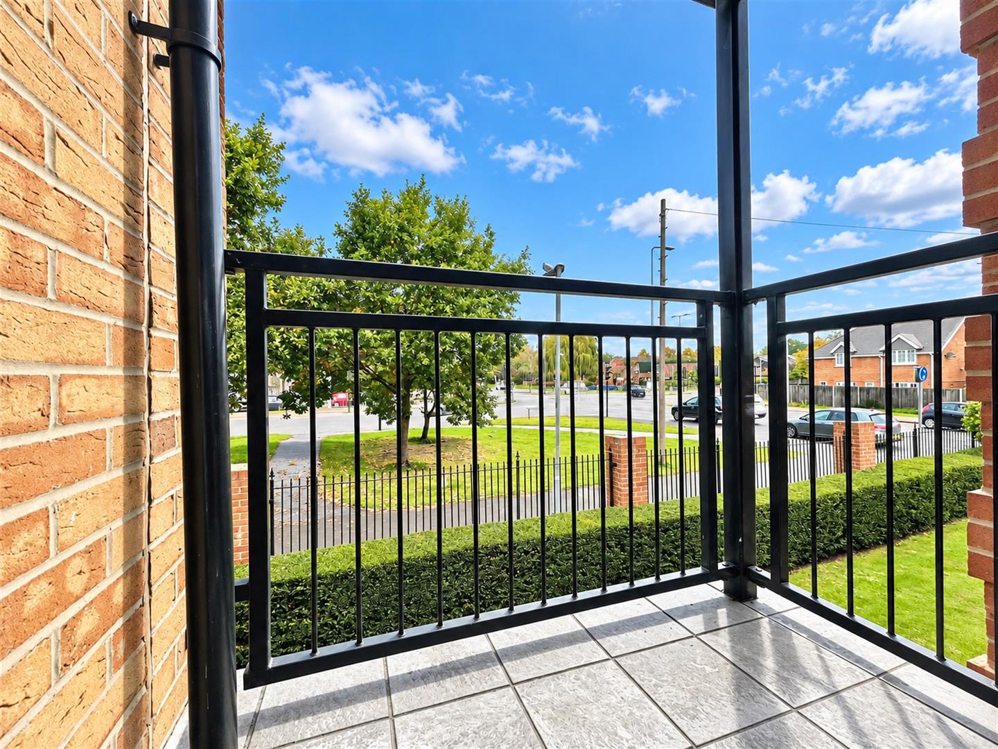 Flat Devon Close in Sandhurst