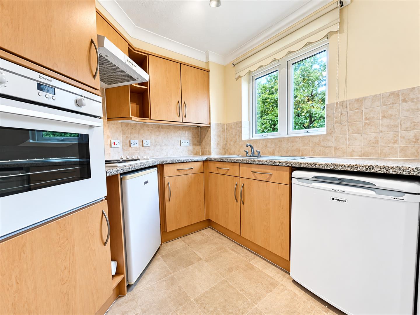 Flat Devon Close in Sandhurst