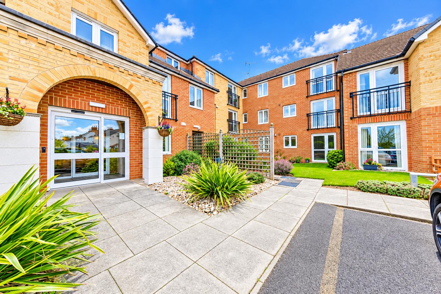 Flat Devon Close in Sandhurst