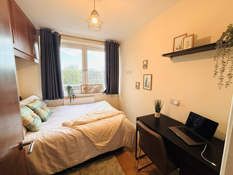 Room Porlock Way in Greater London
