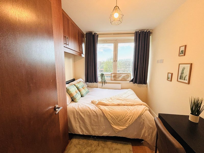 Room Porlock Way in Greater London