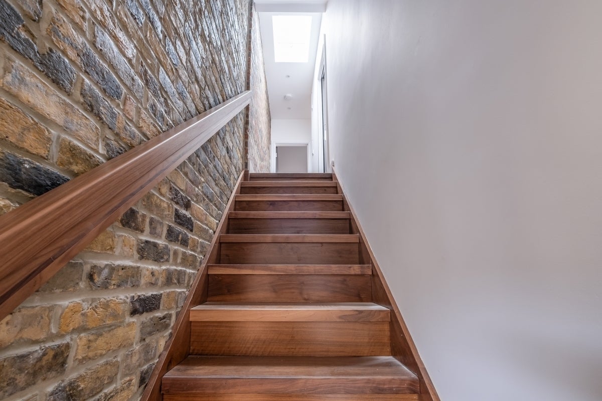 Flat Garratt Lane in Greater London