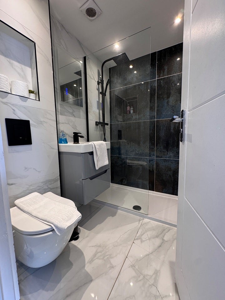 Flat Beauchamp Place in Greater London