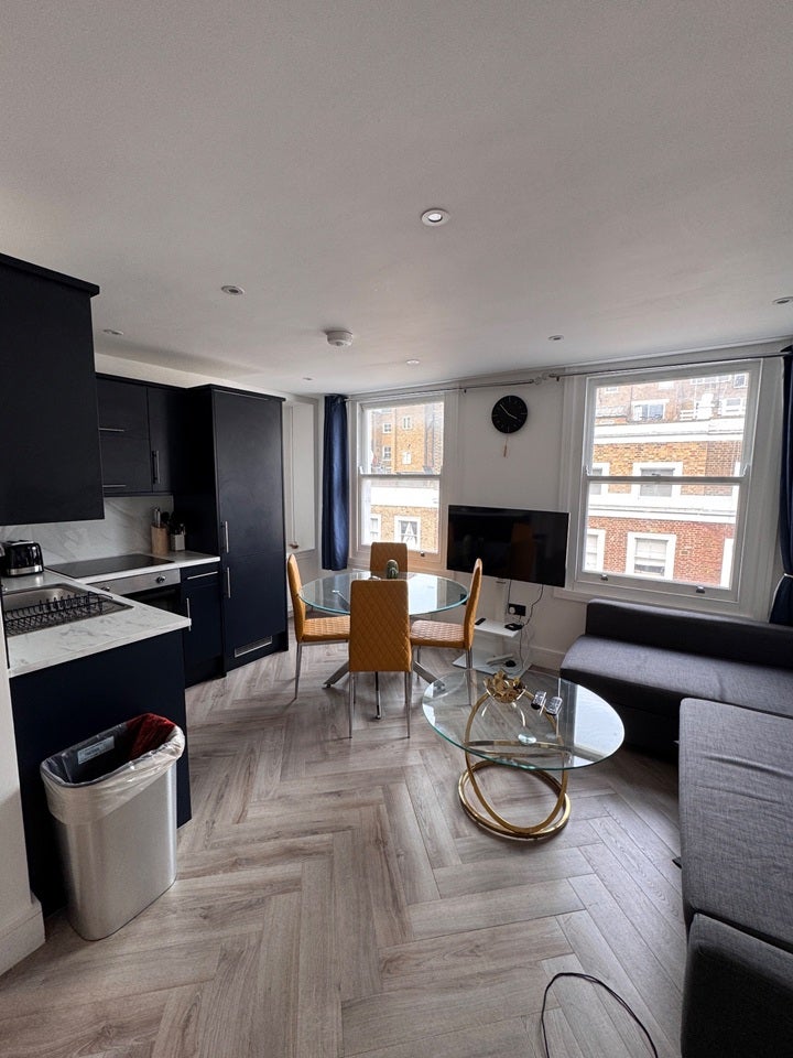 Flat Beauchamp Place in Greater London