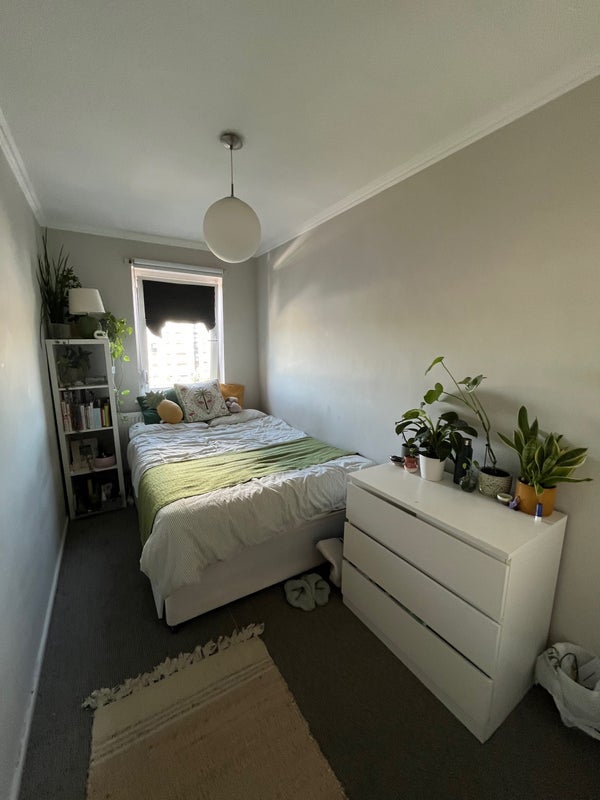 Room Primrose Hill Road in Greater London