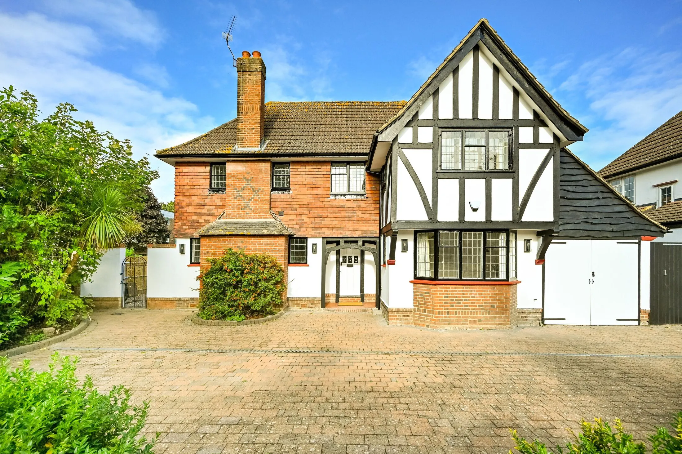 House Firs Drive in Greater London
