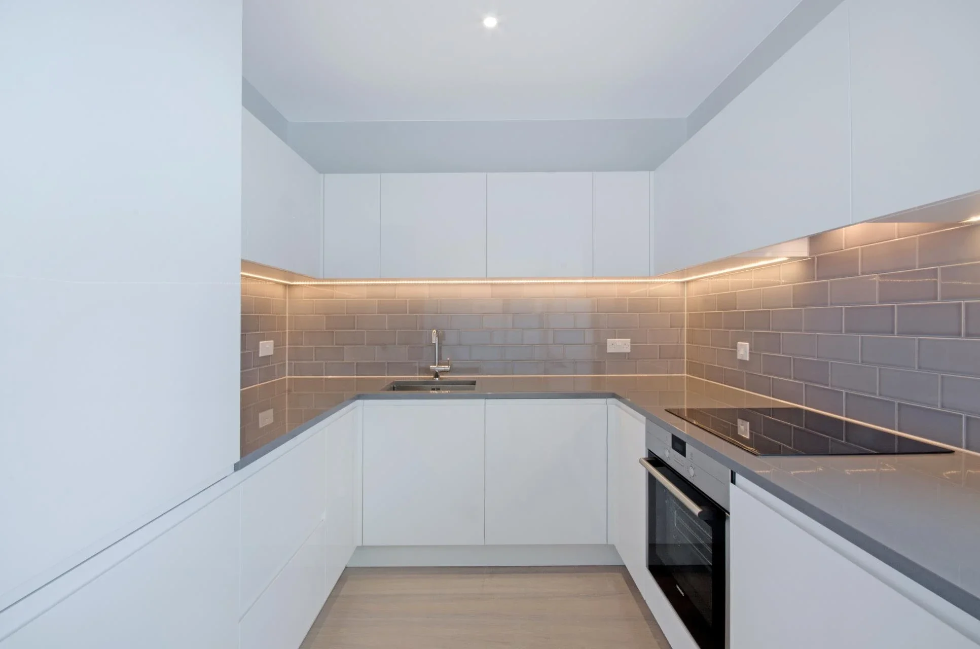 Flat Admiralty Avenue in Greater London