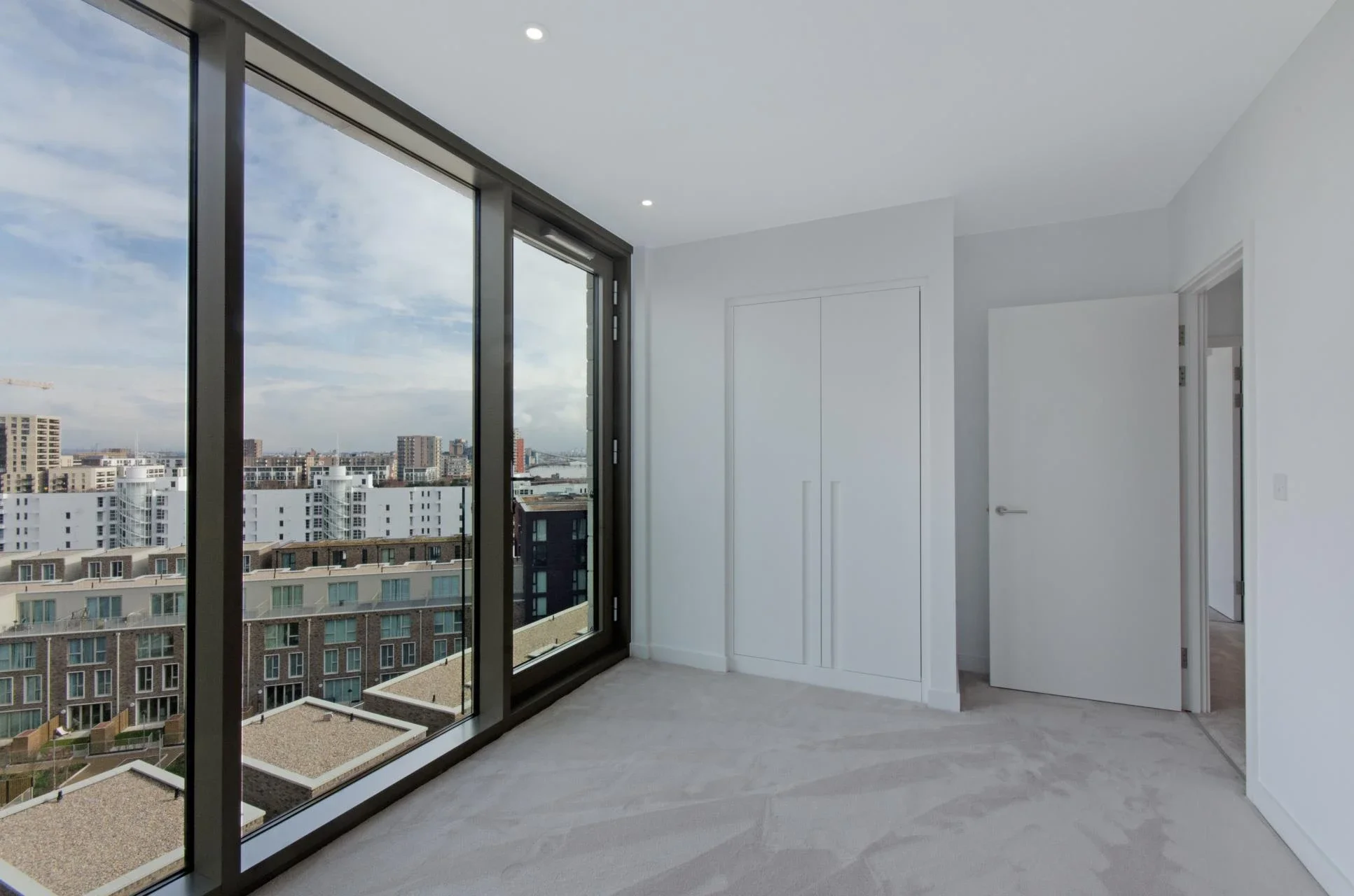Flat Admiralty Avenue in Greater London