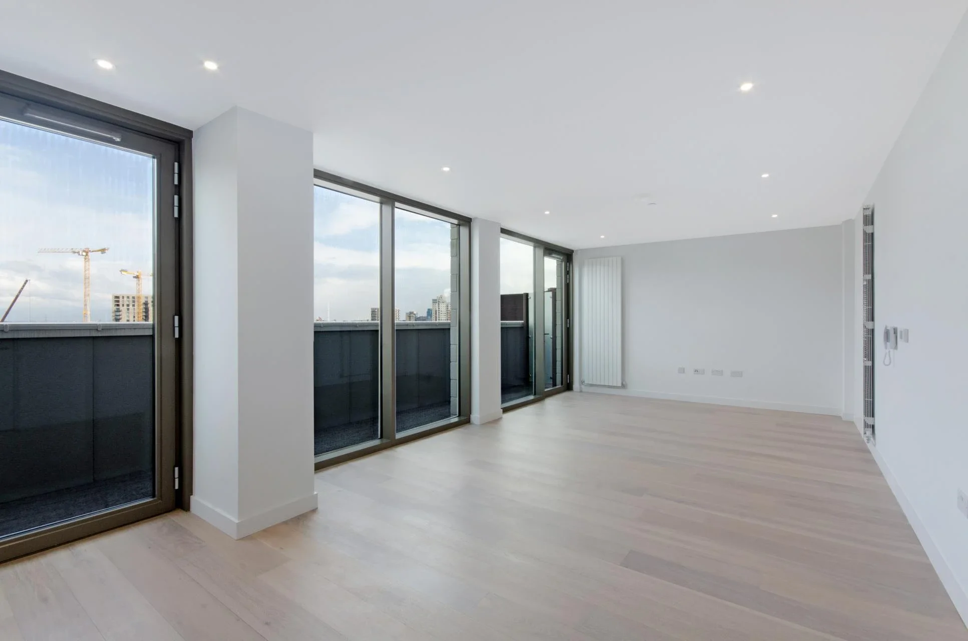 Flat Admiralty Avenue in Greater London