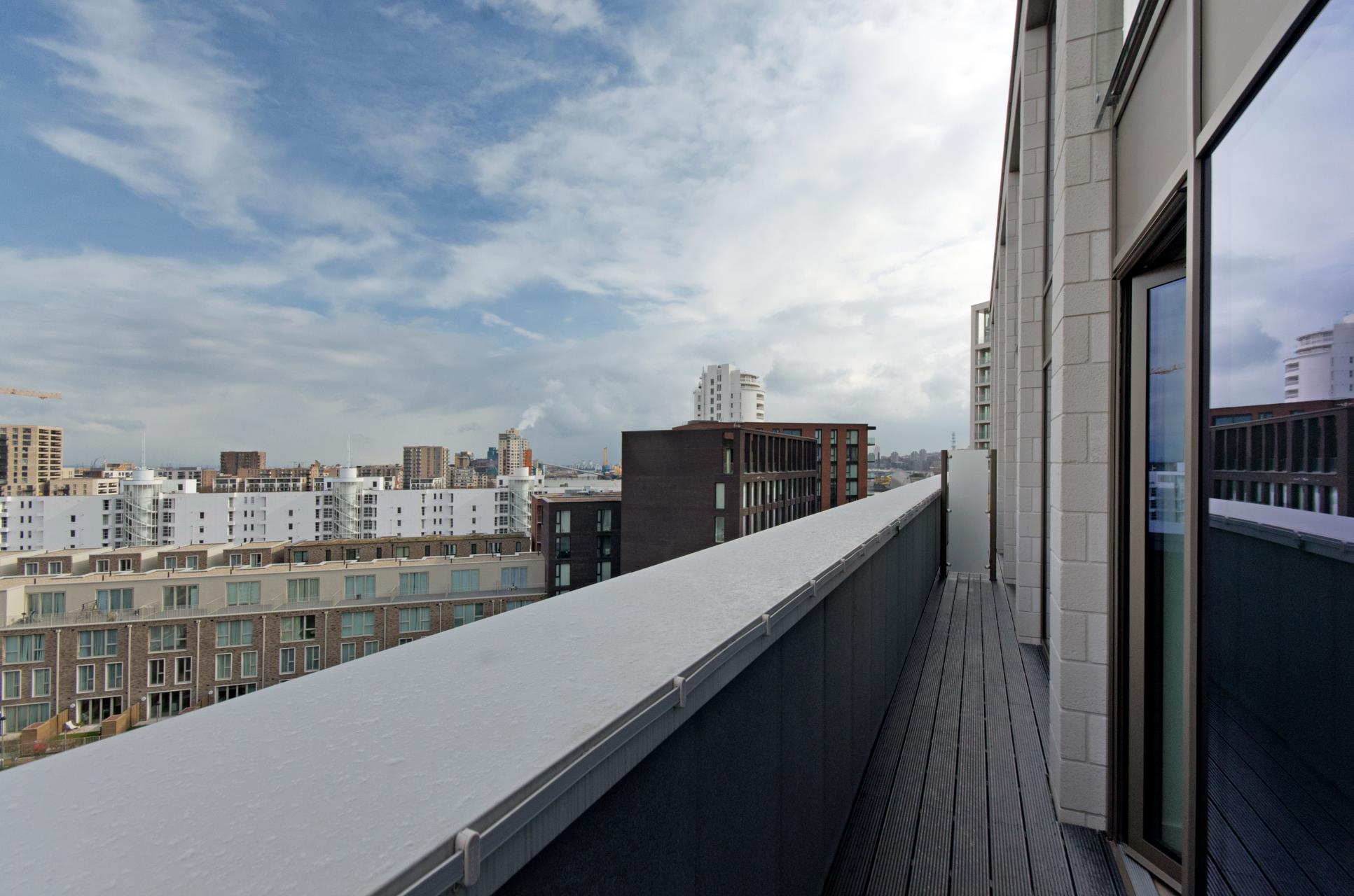 Flat Admiralty Avenue in Greater London