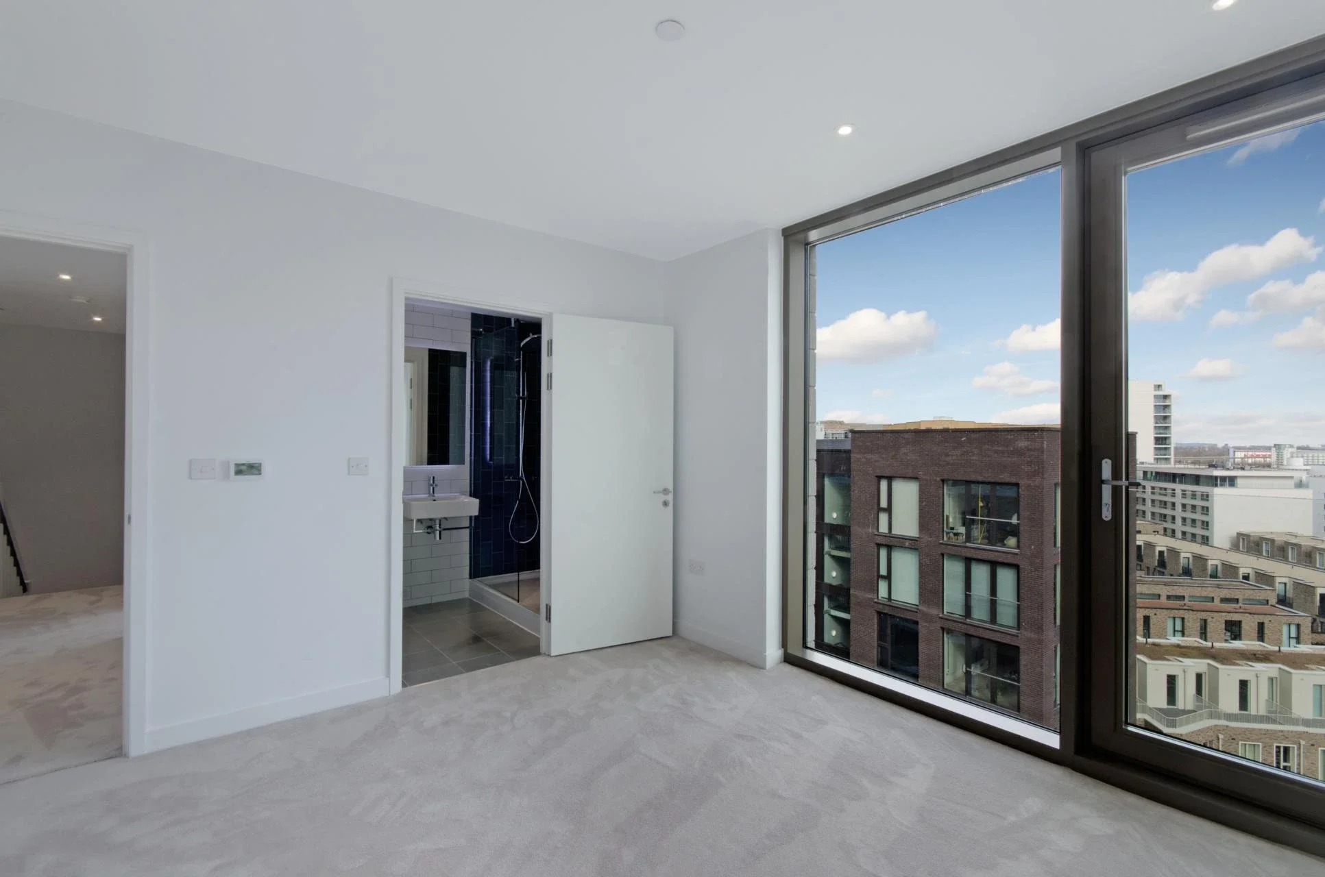 Flat Admiralty Avenue in Greater London