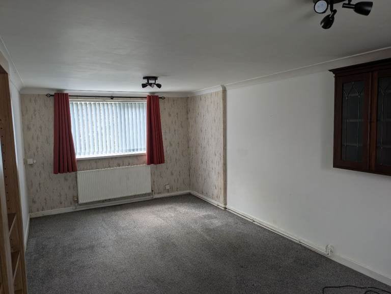 Flat Woodlands in Gowerton