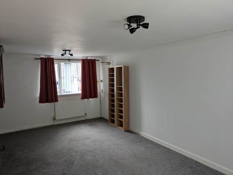 Flat Woodlands in Gowerton
