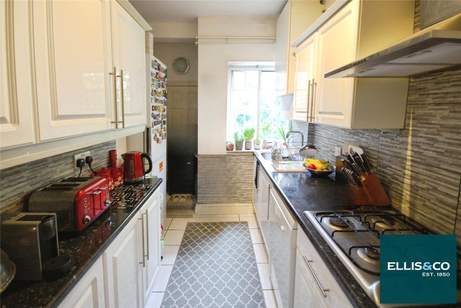 Flat Finchley Road in Greater London