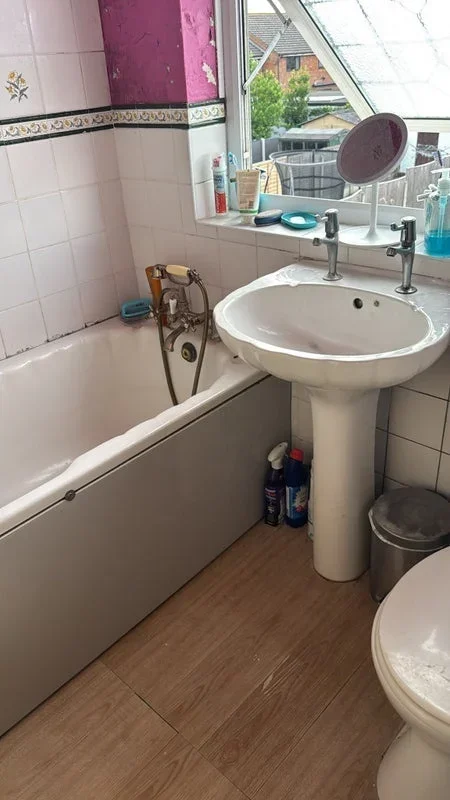 Room Ellis Avenue in Greater London