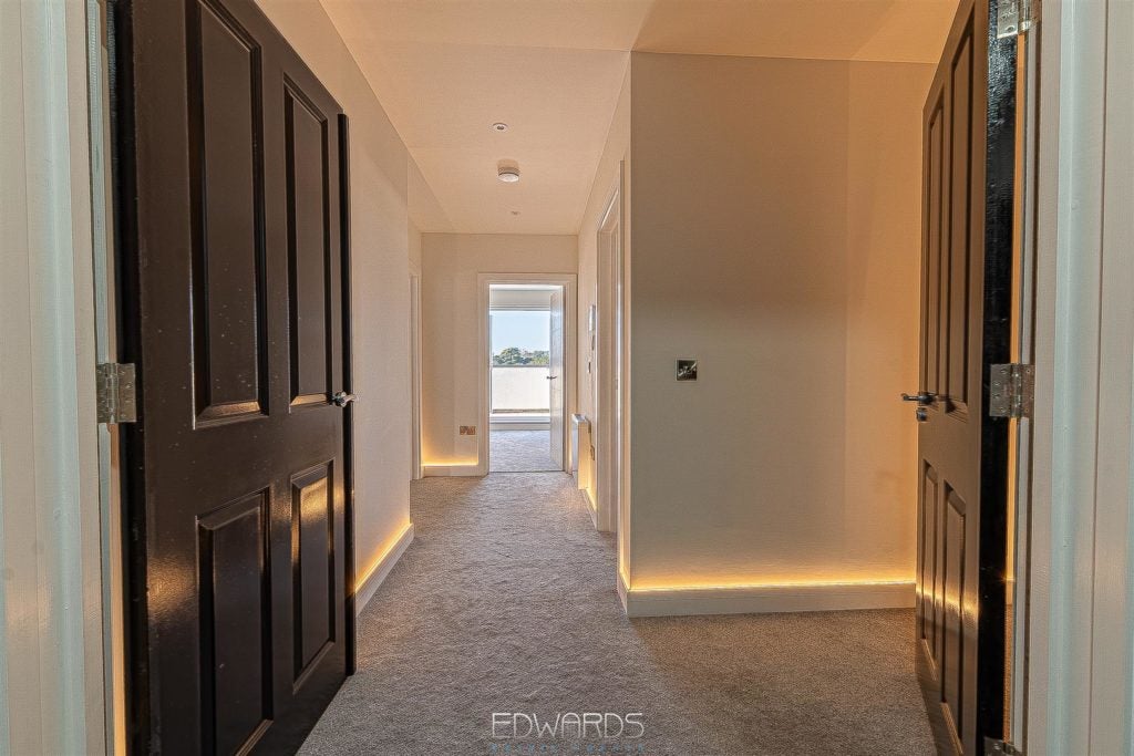 Flat Durley Road South in Bournemouth