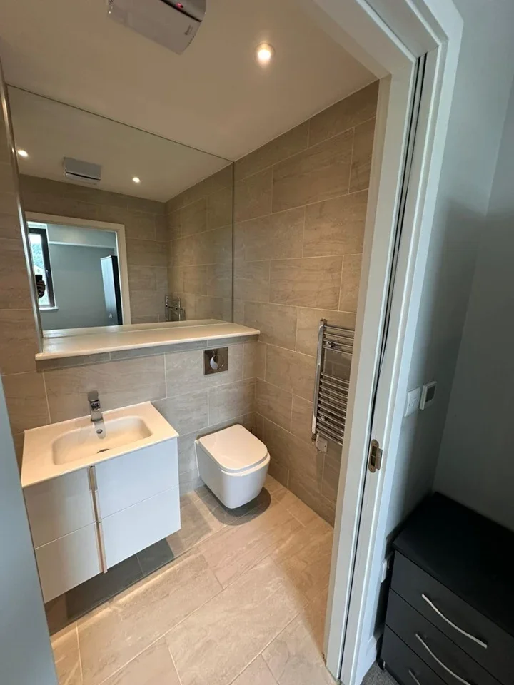 Flat Kymberley Road in Greater London