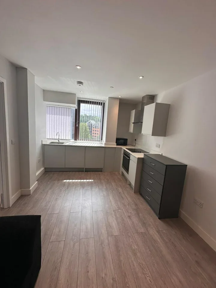 Flat Kymberley Road in Greater London
