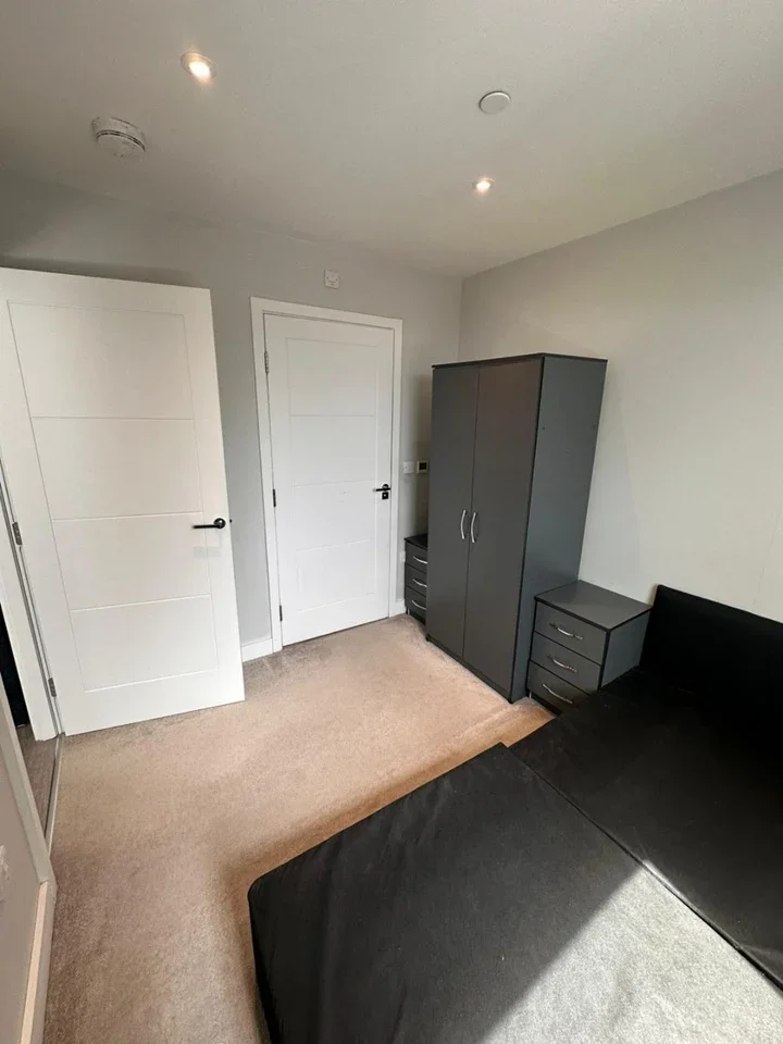 Flat Kymberley Road in Greater London