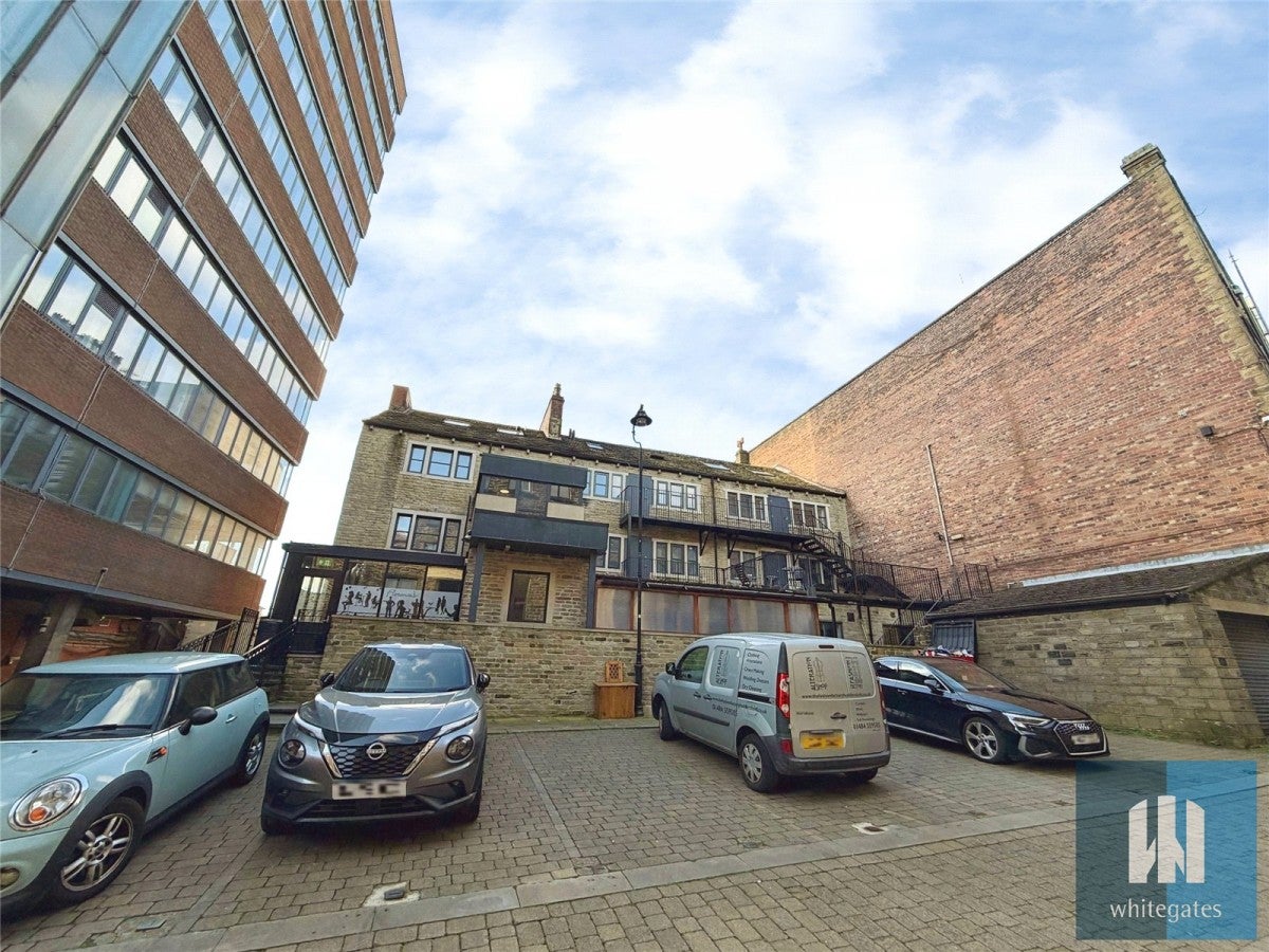 Flat Macaulay Street in Kirklees