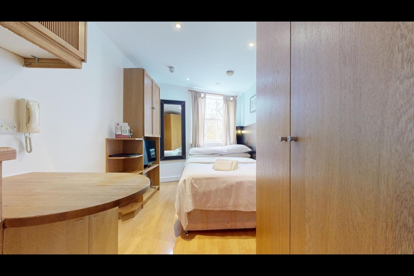 Flat Cartwright Gardens in Greater London