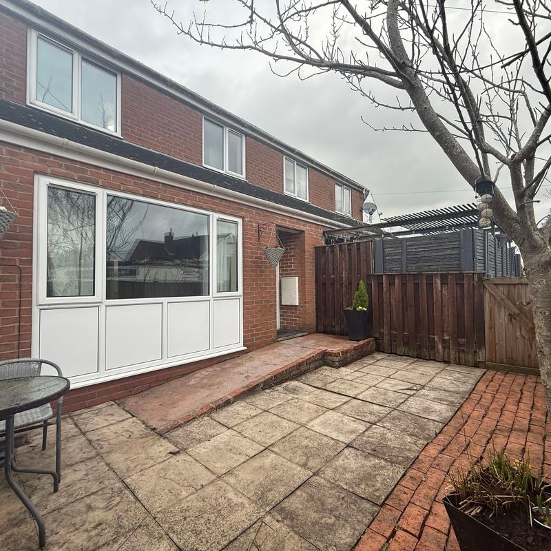 Flat Ashbourne Road in Rocester