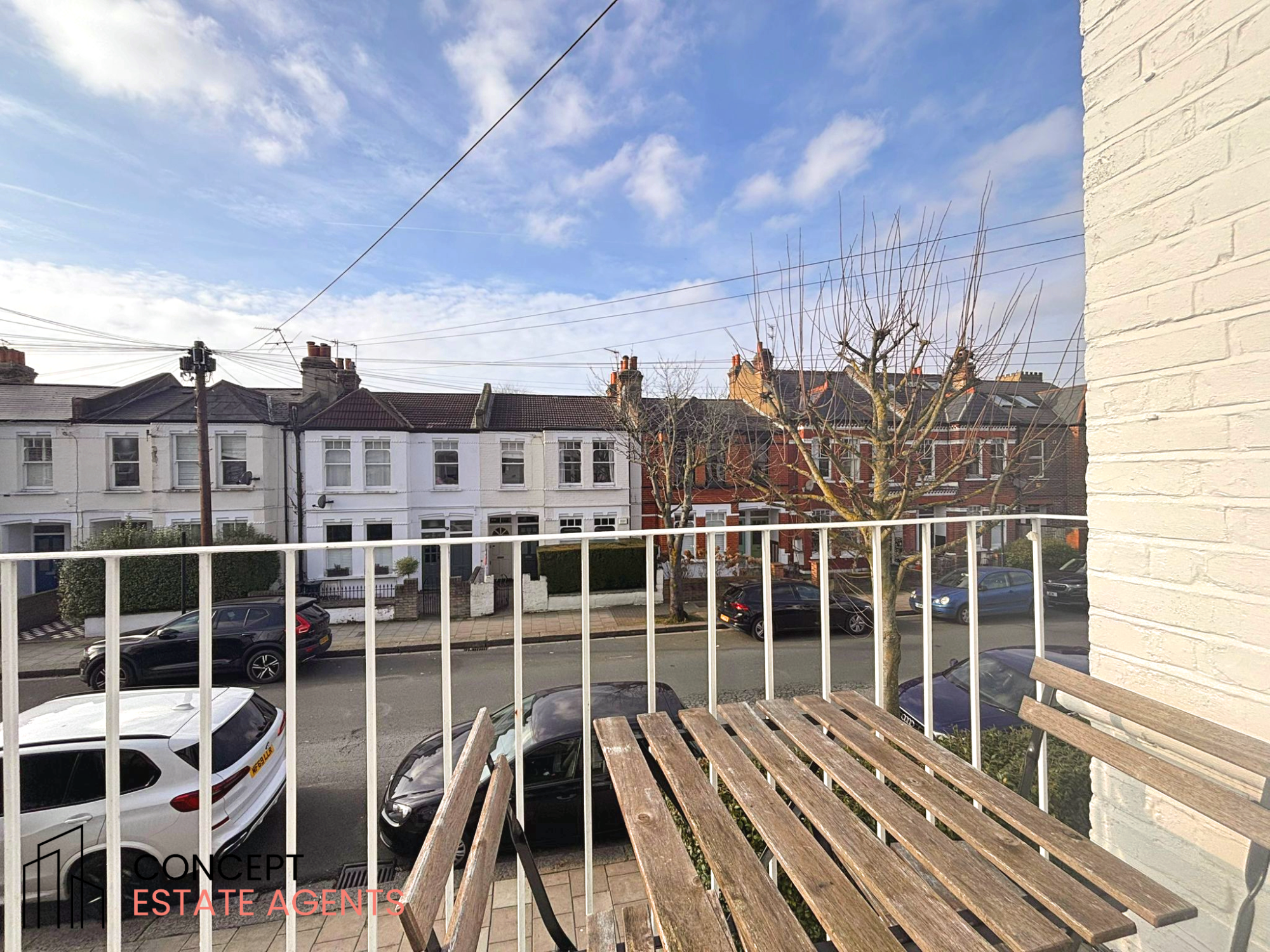 Flat Mantilla Road in Greater London