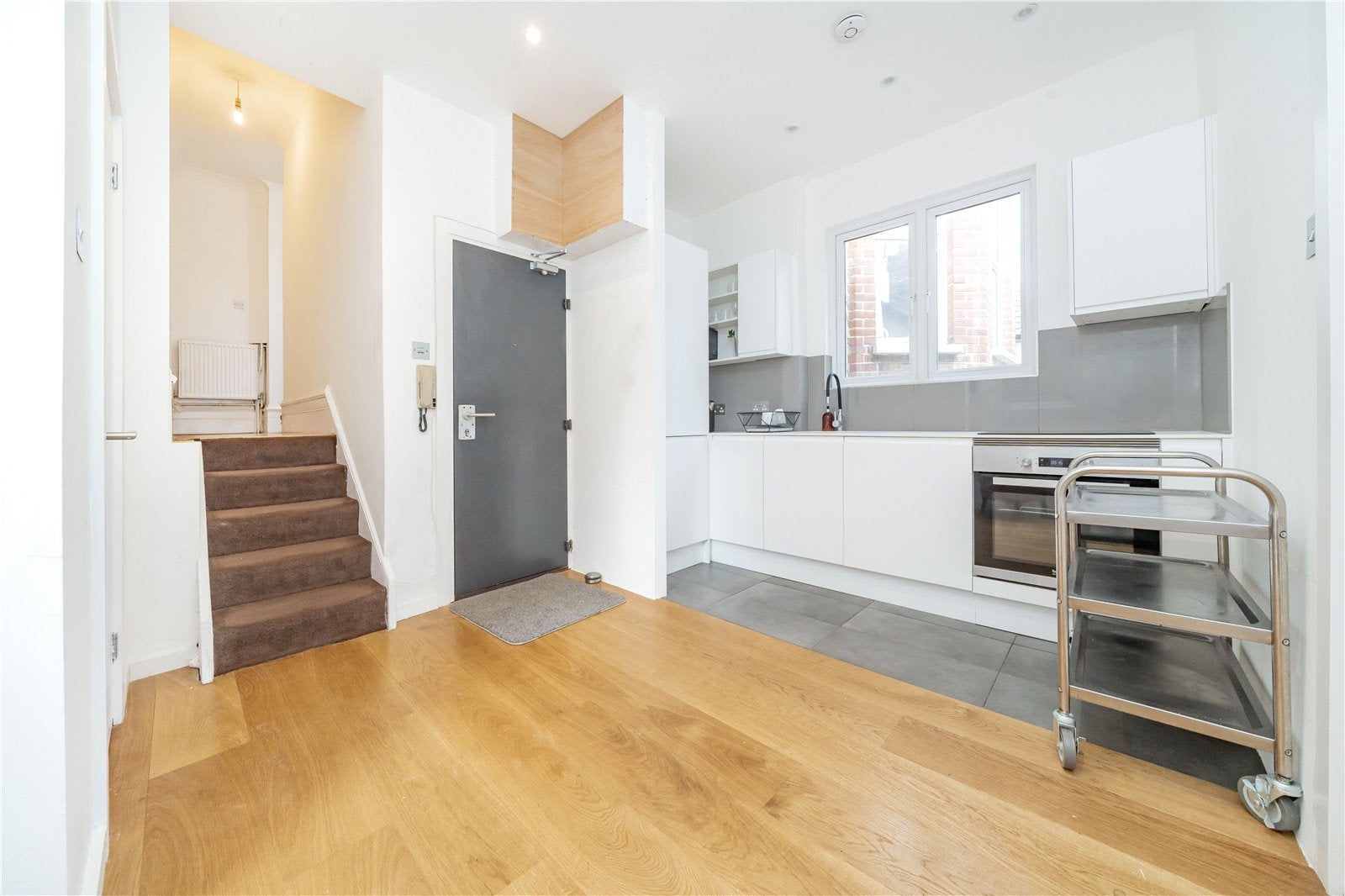 Flat Willesden Lane in Greater London